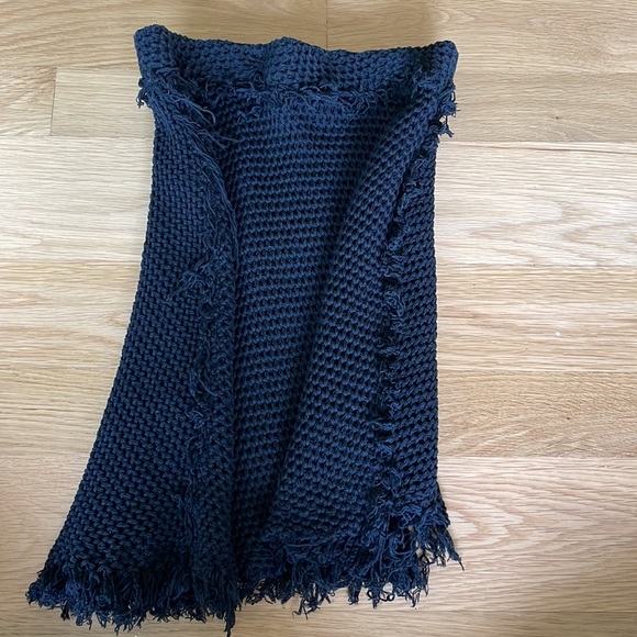 IRO sz 38 mini skirt. Knit overlay with frayed hem. - Picture 9 of 10